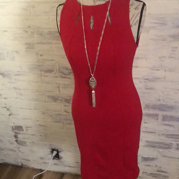 MONTEAU RED COCKTAIL DRESS Size Medium. Dress has 3 slits just below neckline. - Picture 3 of 7